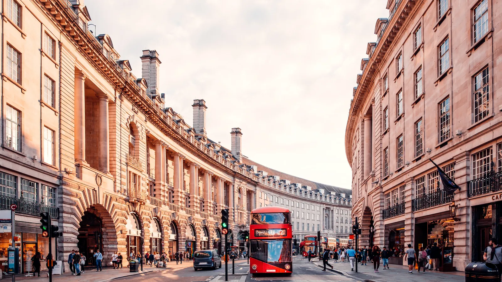 Discover the Ultimate in Luxury of Travelling in London - Iconic Blogs